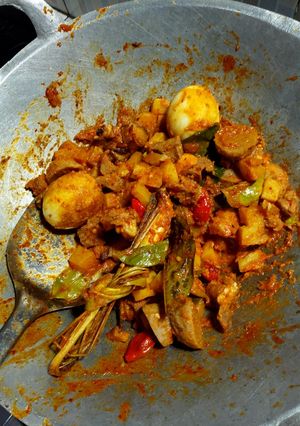 Foto resep Sambal goreng kentang daging, telur, bakso