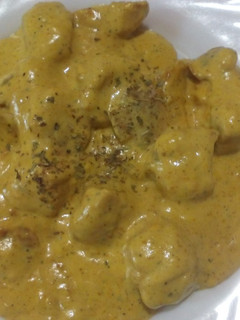 Una foto de Pechuga de pavo al curry con nata