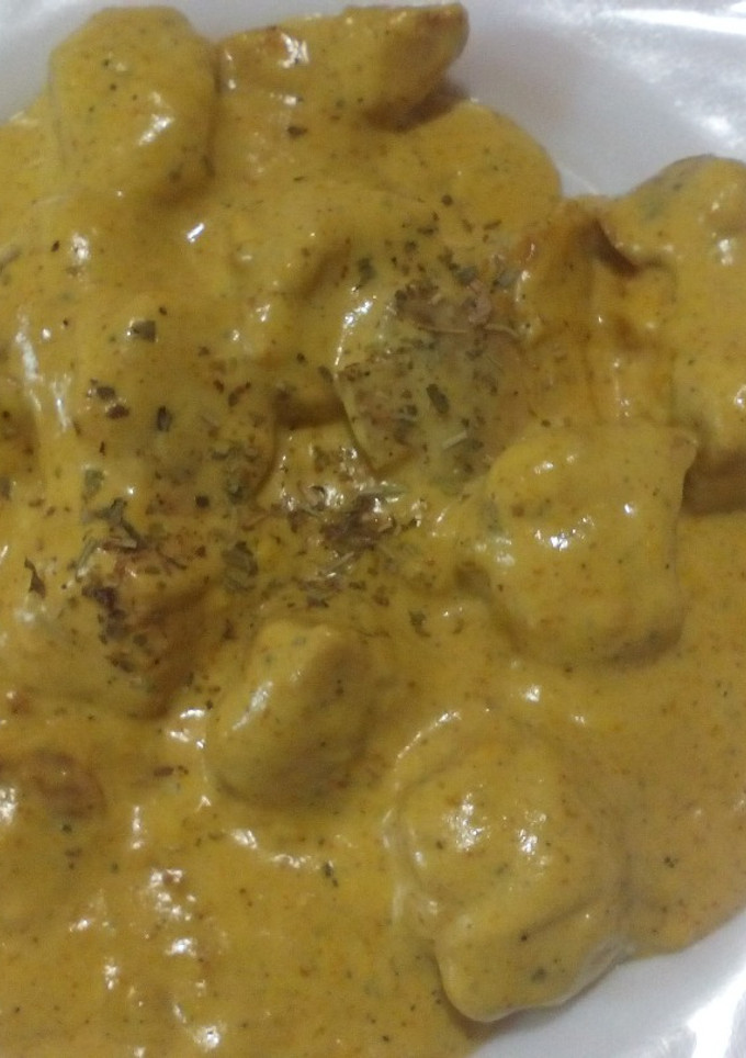 Una foto de Pechuga de pavo al curry con nata