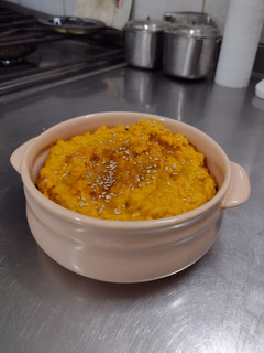 Una foto de Hummus zanahoria