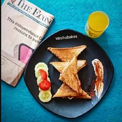 A picture of Corn Capsicum Sandwich in White Sauce.