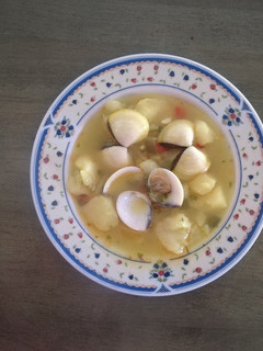 Una foto de Almejas con patatas caldosas