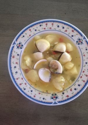 Foto principal de Almejas con patatas caldosas