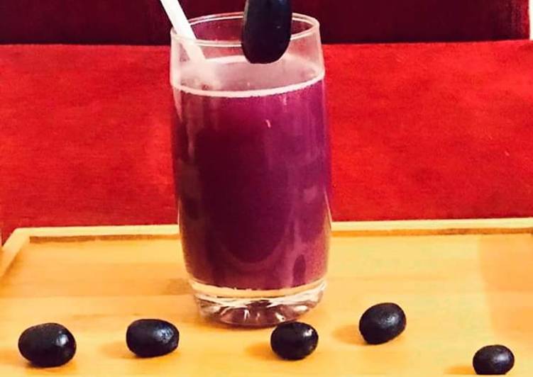 Recipe of Black grapes and pomegranate juice