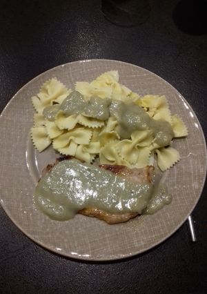 Une photo de Pâtes papillons et médaillon de porc sauce gorgonzola