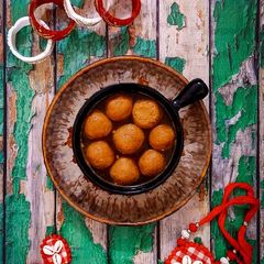 Nolen Gurer Roshogolla (Roshogolla Using Dates Jaggery) A picture of Nolen Gurer Roshogolla (Roshogolla Using Dates Jaggery).
