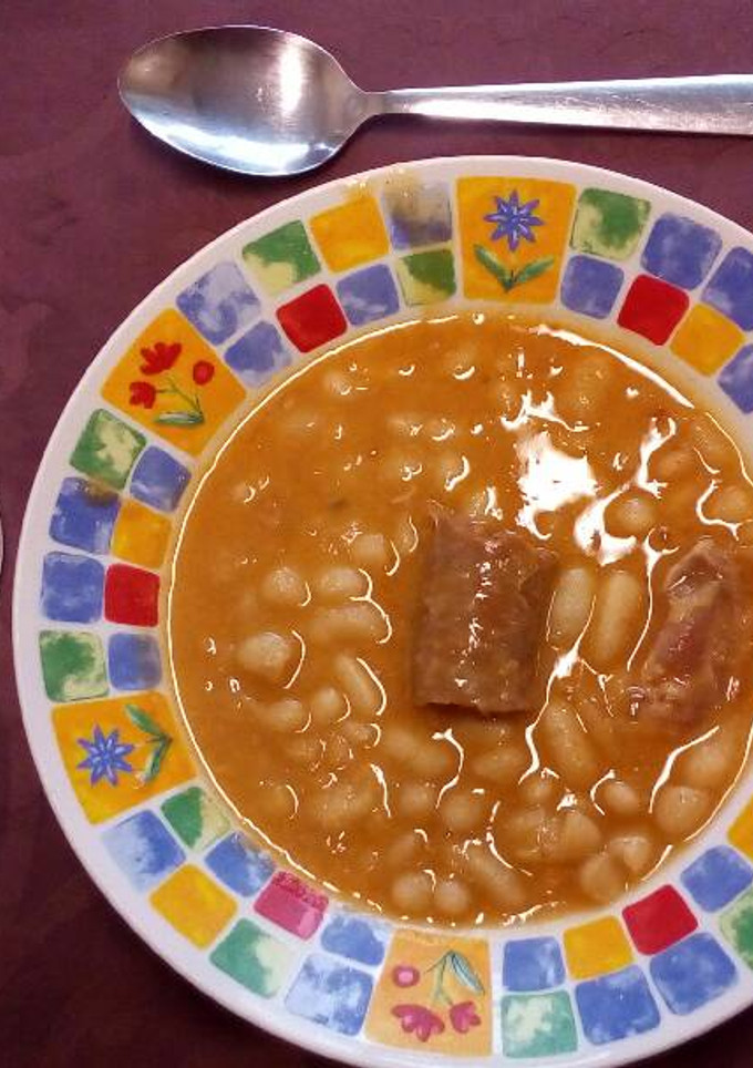 Una foto de Alubias blancas con compaño
