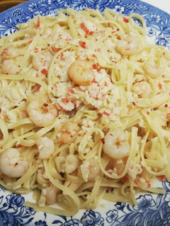 Una foto de Tallarines con gambas al ajillo 🦐🍝