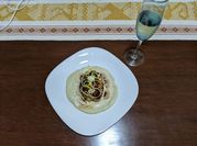 Una foto de salsa bechamel con chorizo