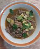 Bistec con calabacita sazonado con caldo de frijoles