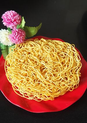 સેવ (Sev Recipe In Gujarati) રેસીપી મુખ્ય ફોટો