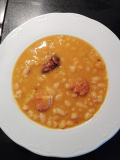 Una foto de Alubias con arroz integral, hortalizas y compango de fabada