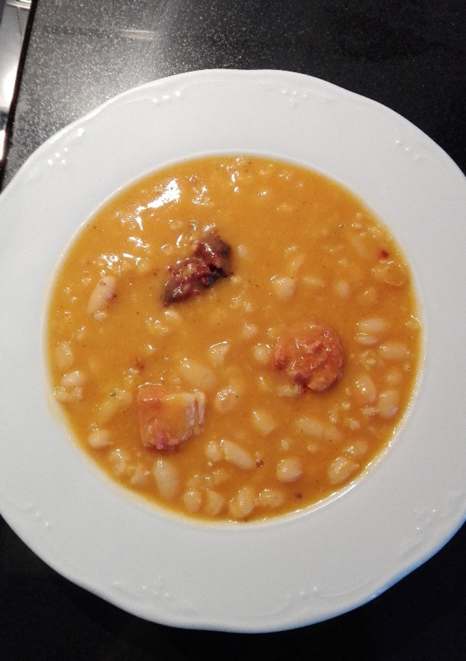 Una foto de Alubias con arroz integral, hortalizas y compango de fabada