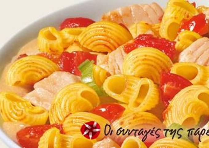 κύρια φωτογραφία συνταγής Barilla Mini Pipe Rigate με κρέμα σολομού και ντομάτα