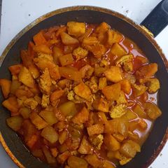 A picture of Teriyaki tofu with green apples, kohlrabi and celeriac in spicy gravy (vegan dish).