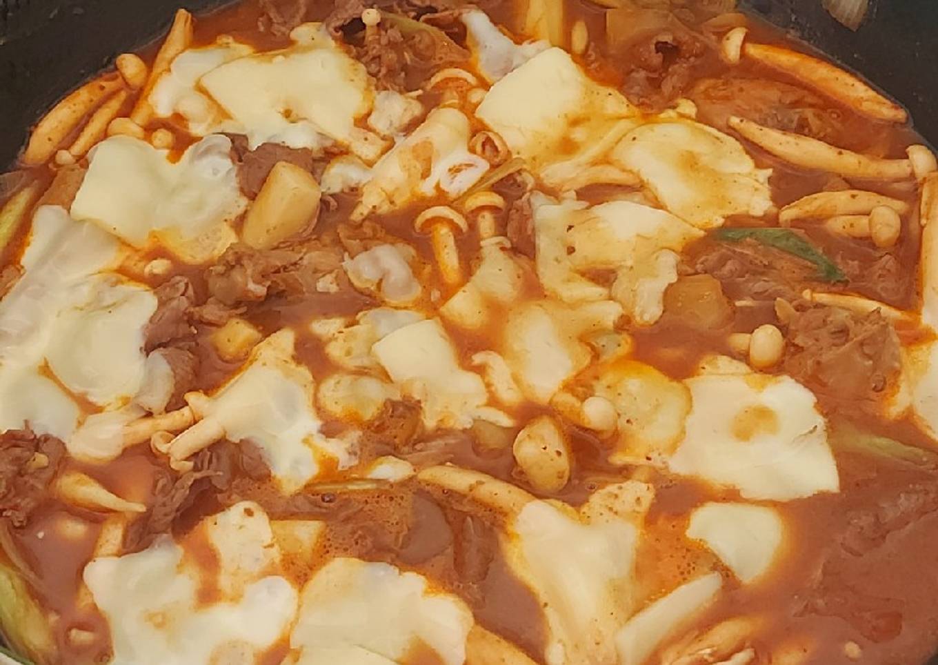 Topokki beef with mozzarella cheese