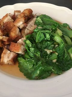 รูปของ หมูกรอบ & แขนงคะน้าผัดน้ำมันหอย