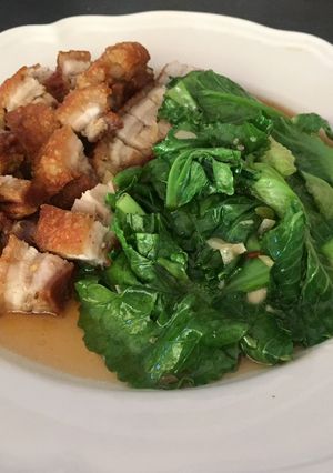 รูปของ หมูกรอบ & แขนงคะน้าผัดน้ำมันหอย