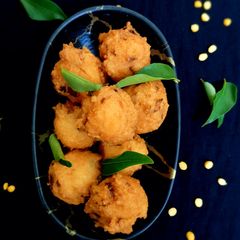 A picture of Yellow split vatana karavadai.