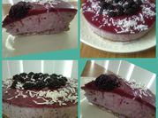 Una foto de tarta con mermelada de moras