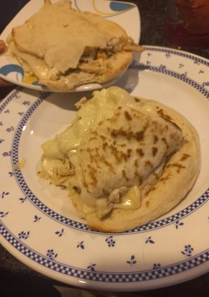 Una foto de Pan árabe y mazorcada
