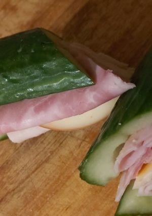 A picture of My low carb ham and turkey sambo.