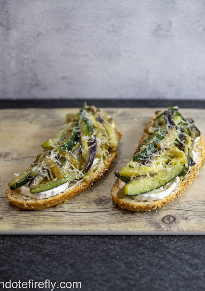 Una foto de Tostas con verduras