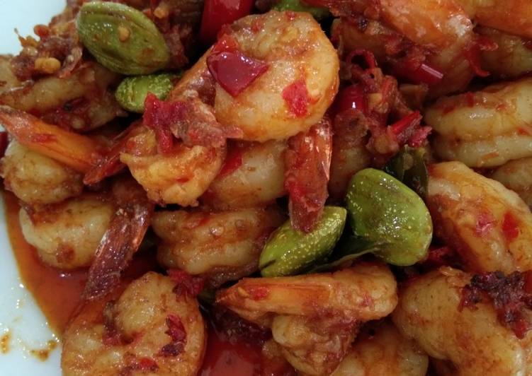 Langkah Mudah untuk Membuat Udang Sambal Goreng Pete, Enak