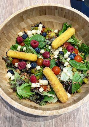 Une photo de Salade vitamina 🥬🍅🫐🧀