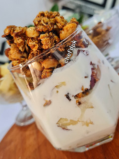 A picture of Yoghurt Parfait.