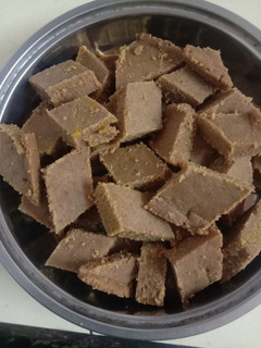 ગોળ પાપડી (Gol papdi Recipe In Gujarati) રેસીપી મુખ્ય ફોટો