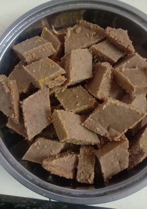ગોળ પાપડી (Gol papdi Recipe In Gujarati) રેસીપી મુખ્ય ફોટો
