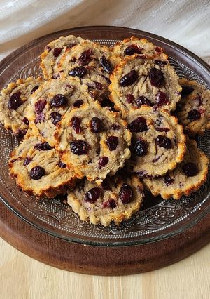 Una foto de 🥥🍌Galletitas de harina de coco, banana y cranberries 🥥#Singluten 🥥 Naturalmente endulzadas 🍌🥥