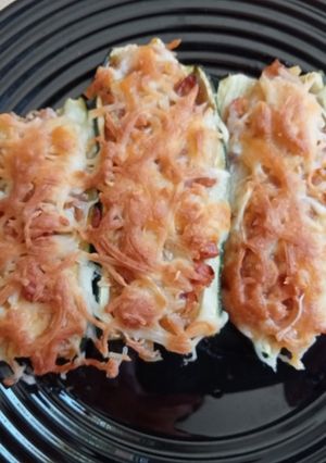 Una foto de Calabacines rellenos de patata, calabacín y bacon