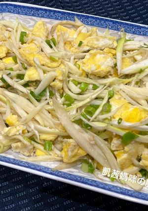 A picture of Stir-Fried Eggs with Water Bamboo.