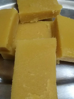 நெய் மைசூர்பாக் (Nei mysore pak recipe in tamil) செய்முறை முக்கிய புகைப்படம்