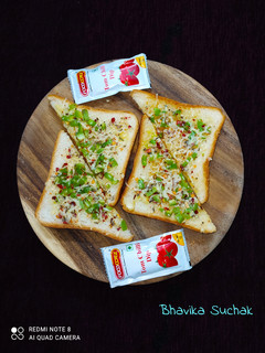 ગાર્લિક બ્રેડ (Garlic Bread Recipe In Gujarati) રેસીપી મુખ્ય ફોટો