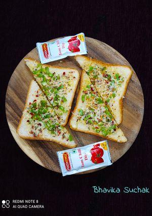 ગાર્લિક બ્રેડ (Garlic Bread Recipe In Gujarati) રેસીપી મુખ્ય ફોટો