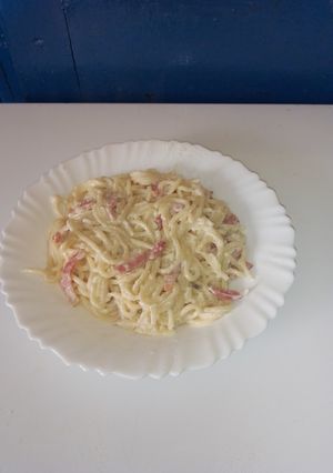Una foto de Espaguetis a la carbonara 👩‍🍳🍝