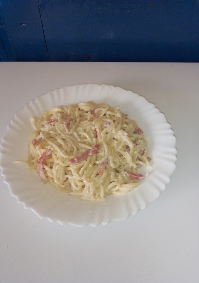 Una foto de Espaguetis a la carbonara 👩‍🍳🍝