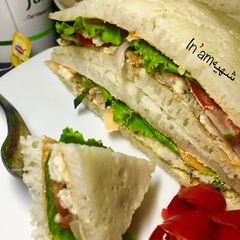 A picture of Sinasir omelette sandwich.