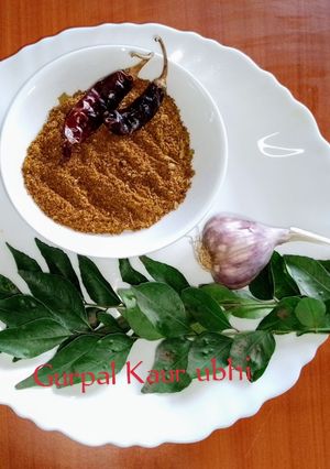 A picture of Madras curry powder 🌶️🧄.