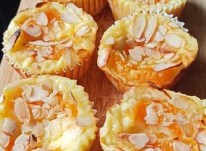 Une photo de Petits flans à la mandarine et amandes effilées
