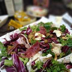 Foto principal de Ensalada de Camembert y jamón serrano