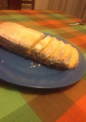 Una foto de Queque esponjoso de limón con glaseado