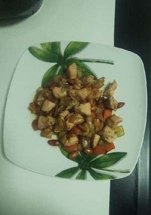 Una foto de Pollo con almendras, airfryer 🍗🥕🥔