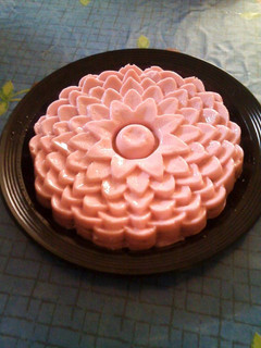 Una foto de Pastel frío de maizena sabor fresa