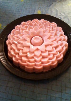 Una foto de Pastel frío de maizena sabor fresa