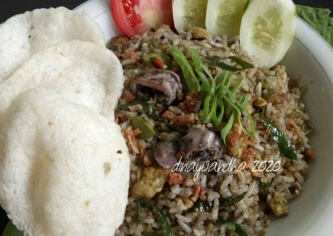 Ternyata ini lho! Cara mudah buat Nasi Goreng Cumi Hitam dijamin sempurna