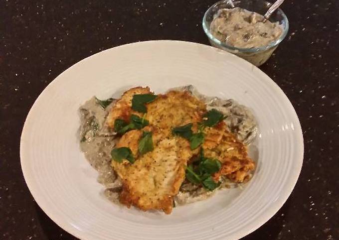 Chicken Schnitzel with a Creamy Mushroom Sauce Recipe by fenway - Cookpad